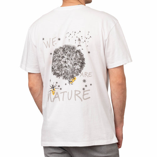 Remera Astylus blanco Sunas We Are Nature escarabajo 7 de oro